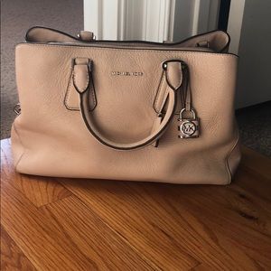 AUTHENTIC Beige brand new micheal kors bag